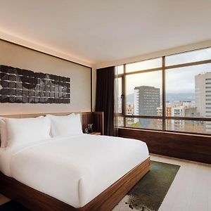 Deluxe City Room